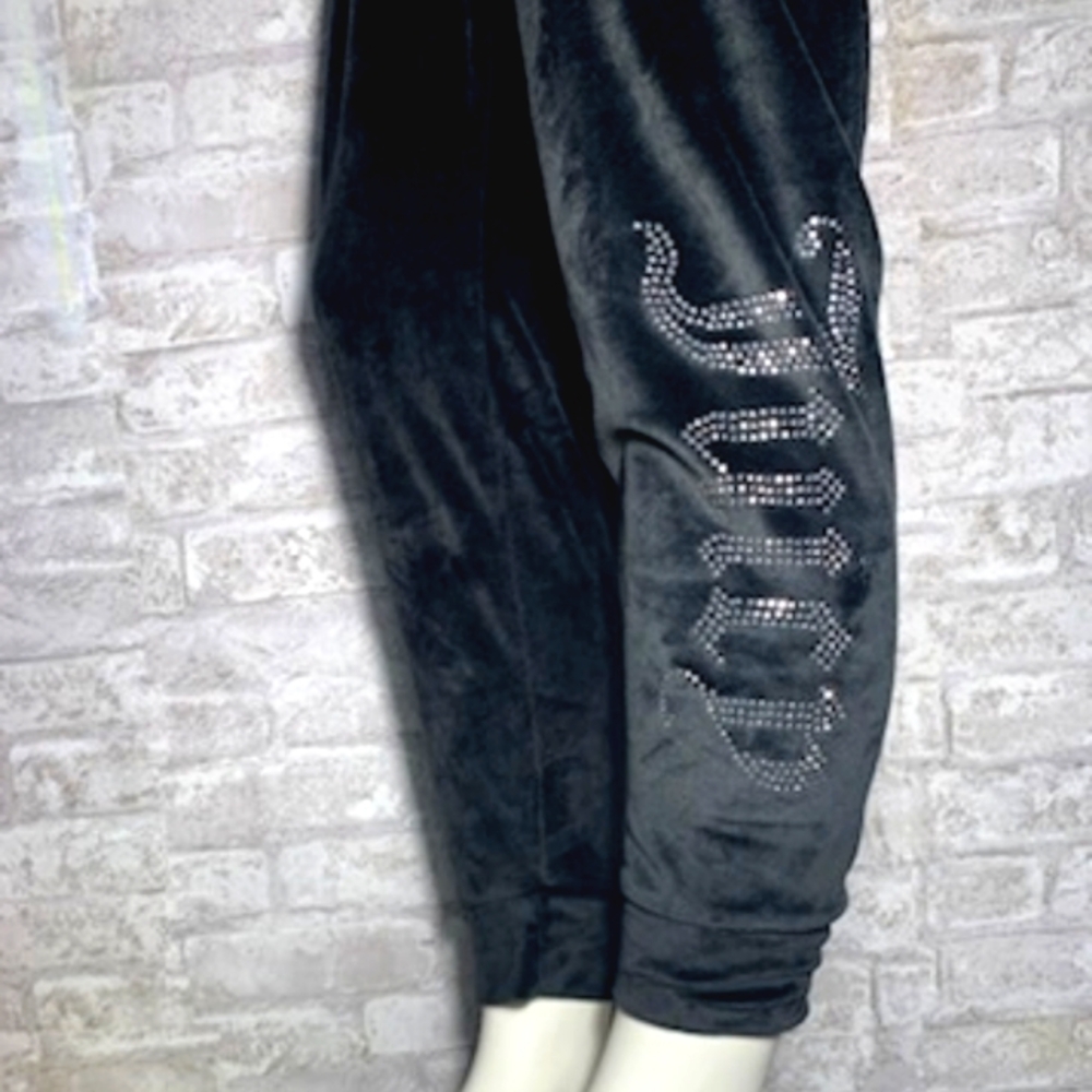 Women's Juicy Couture Black VELOUR pants size Medium NEW WITHOUT TAGS...